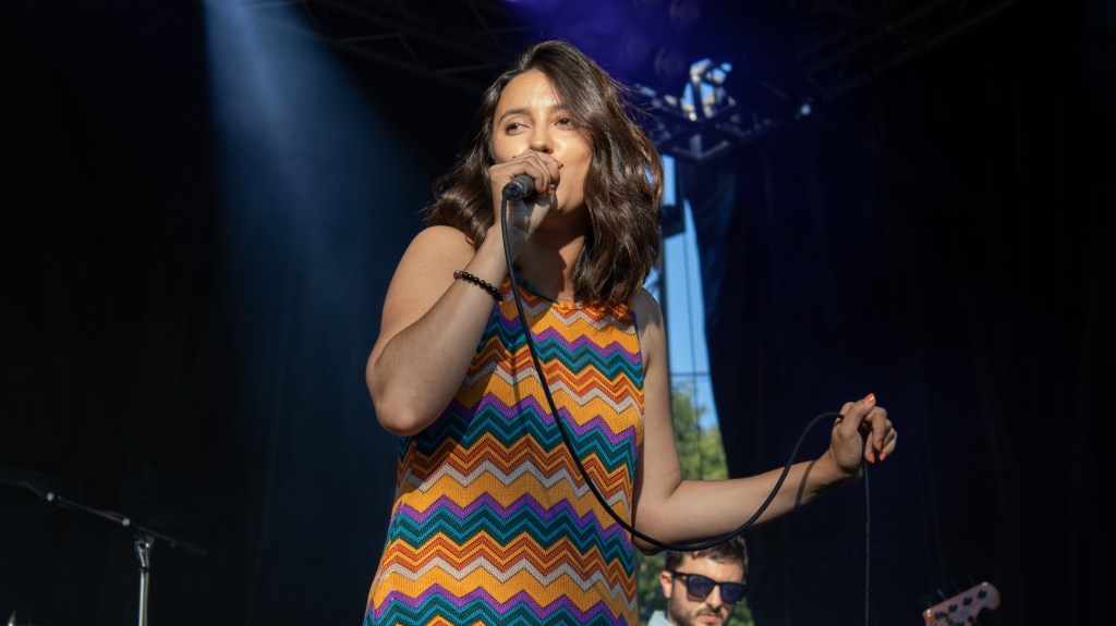 Carla Lourdes en un concierto.