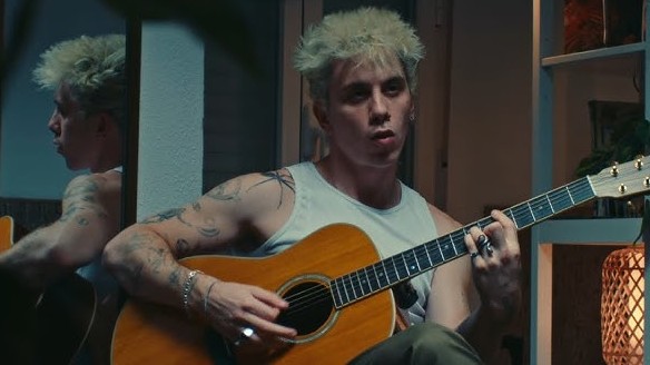 Walls con la guitarra.