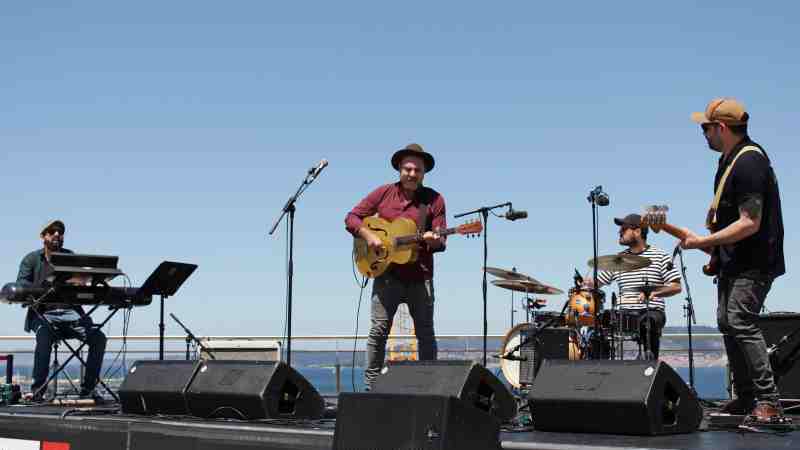 Imagen de archivo de Eladio y los Seres Queridos en un concierto.