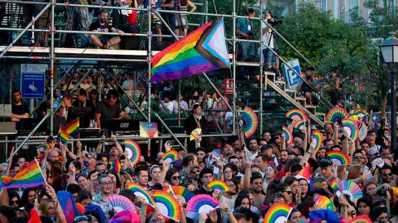 Asistentes a uno de los eventos del Orgullo de Madrid el año pasado.
