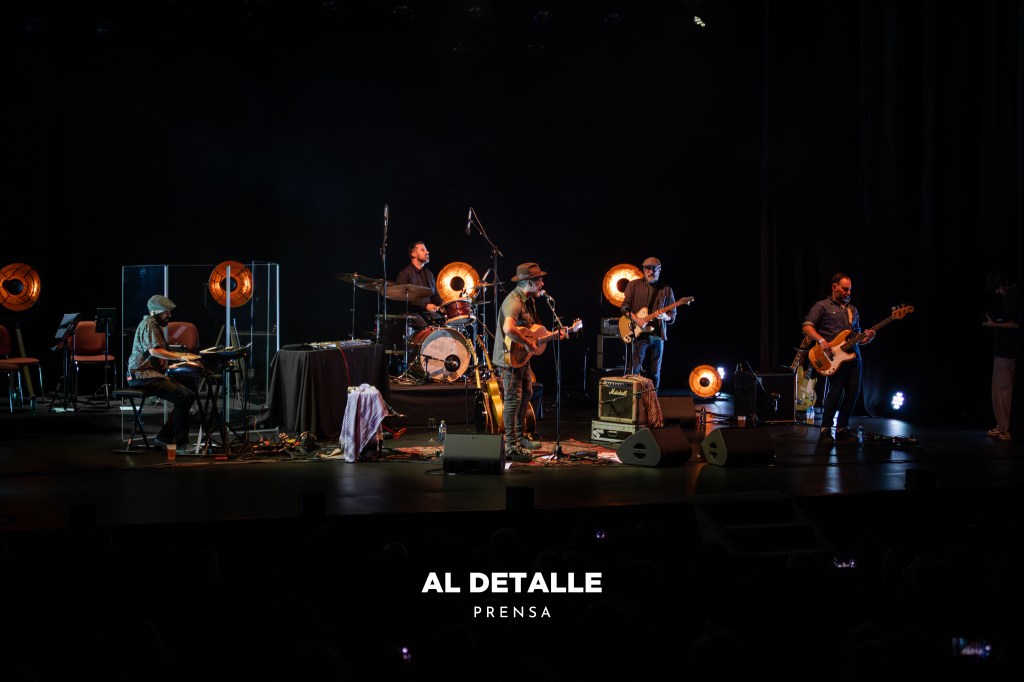 Eladio y los Seres Queridos en el Teatro Afundación de Vigo.