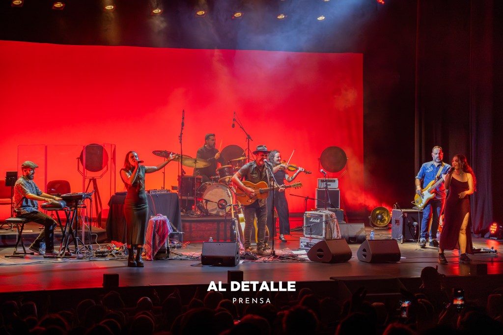 Fillas de Cassandra junto a Eladio y los Seres Queridos