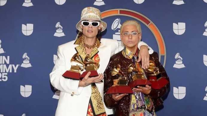 Ca7riel y Paco Amoroso con sus cinco Latin Grammy