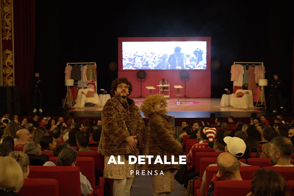 Xosé A. Touriñán y David Perdomo mirando al público del los anfiteatros.