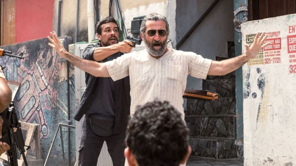Mario Casas y Luis Zahera en una escena de la película 'Zeta'.