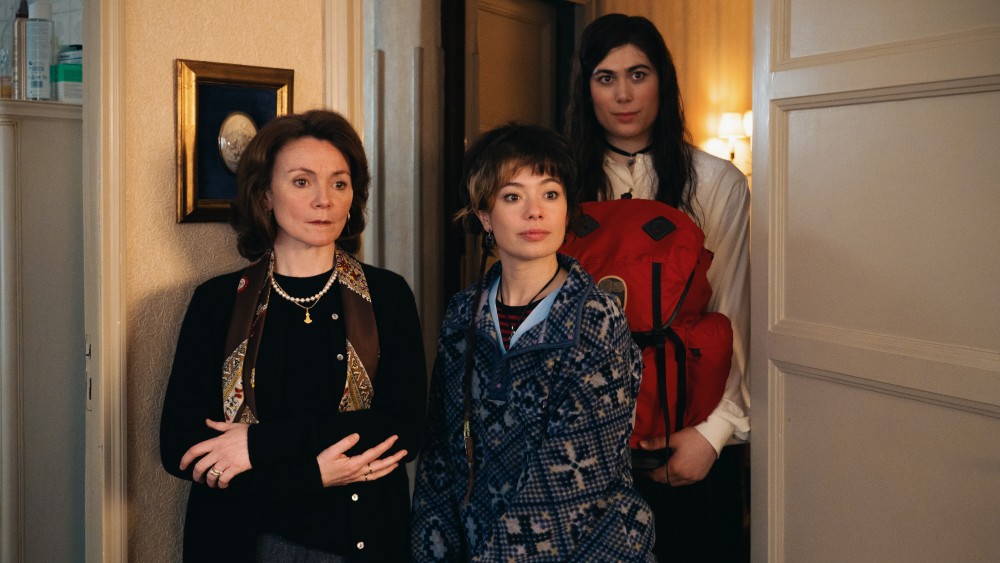 Nagore Aranburu, Anna Castillo y Elisabeth Martínez en uno de los momentos de la película 'Mi querida señorita'