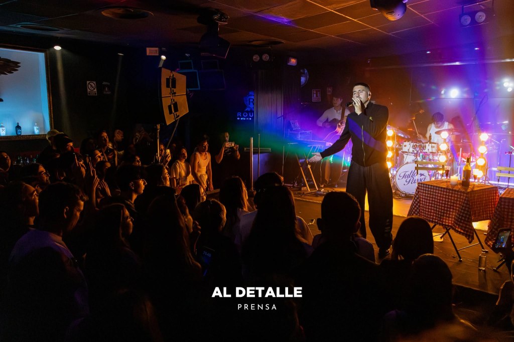 La complicidad público-artista se percibió desde el principio del concierto.