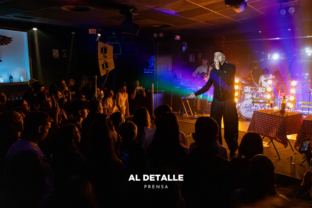 La complicidad público-artista se percibió desde el principio del concierto