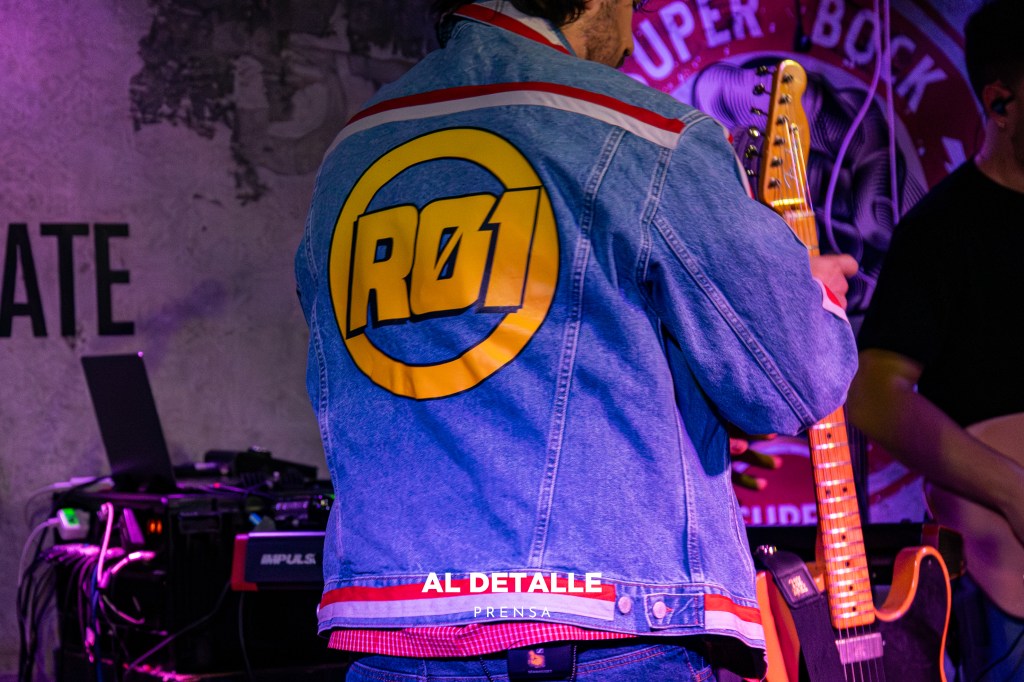 La chaqueta de R01