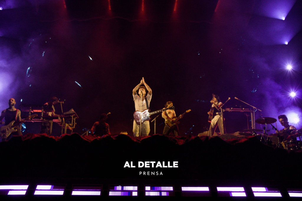 Dani Fernández junto a su banda en Pontevedra.